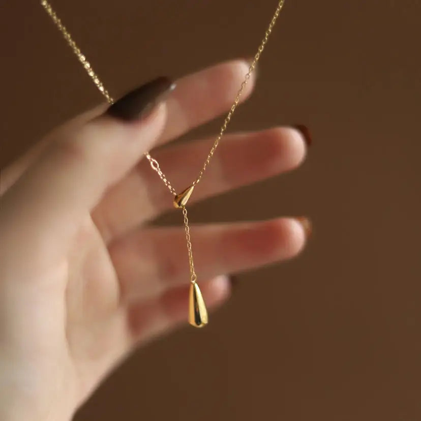Collar Lariat con Colgante en Forma de Gota